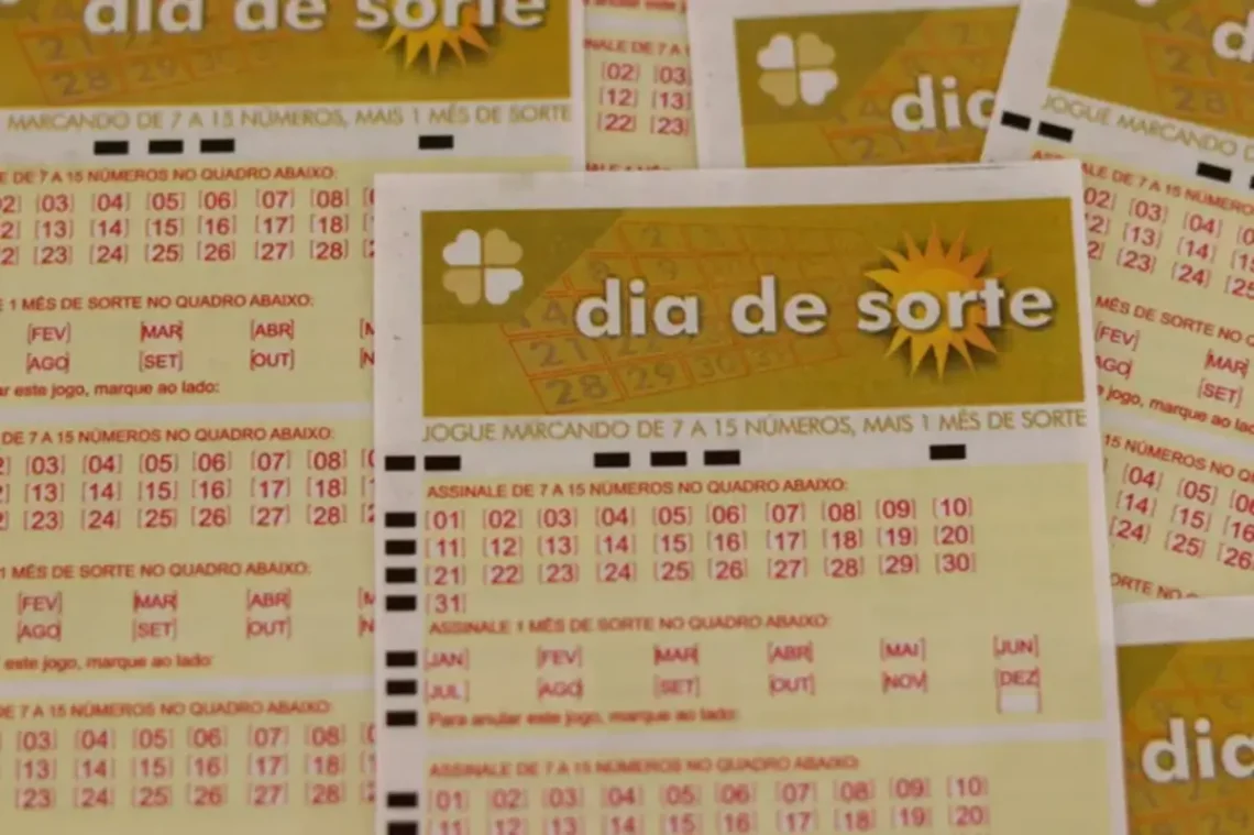 Bilhetes do Dia de Sorte com números e meses disponíveis para apostas.