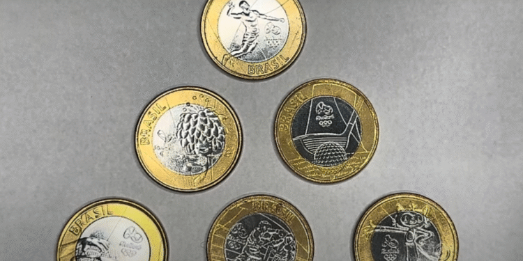 Moedas comemorativas de 1 real das Olimpíadas Rio 2016 organizadas em fundo cinza