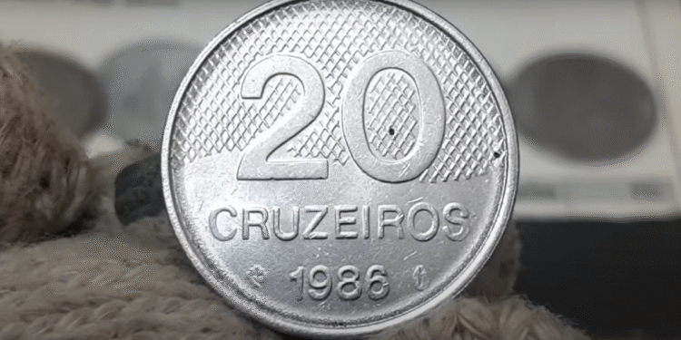 Moeda de 20 Cruzeiros de 1986 com erro de cunhagem visível no reverso.