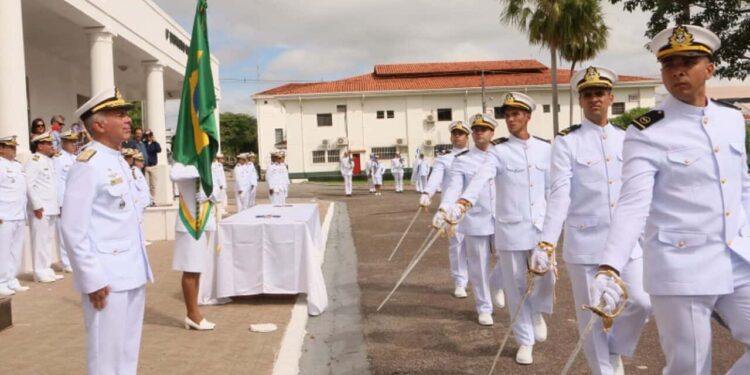 Quer navegar rumo à Marinha? Escola Naval abre concurso com salário de até R$7.490