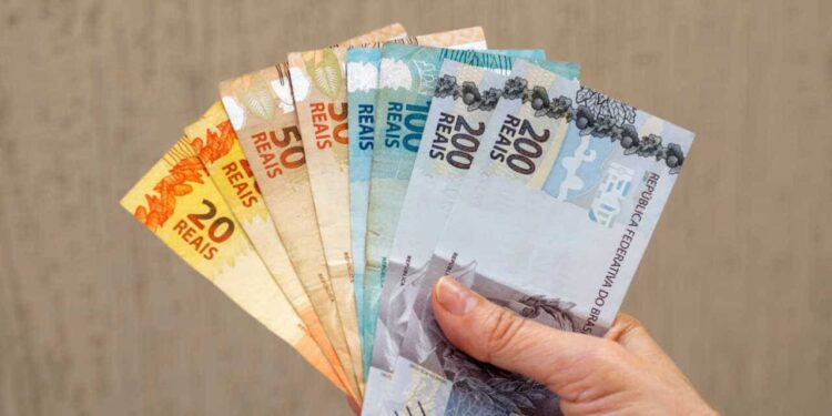 Vale a pena trabalhar no mercado financeiro? Veja o salário médio de quem opta por esse trabalho