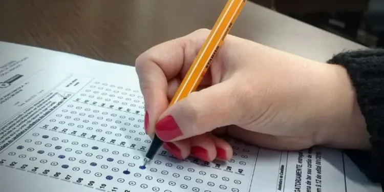 Concursos abertos: veja lista de certames abertos em estados pelo Brasil