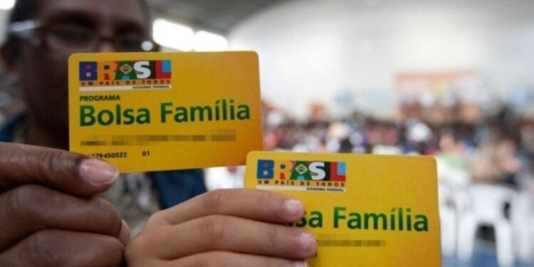Se eu conseguir emprego, vou perder Bolsa Família em abril? Ministro explica