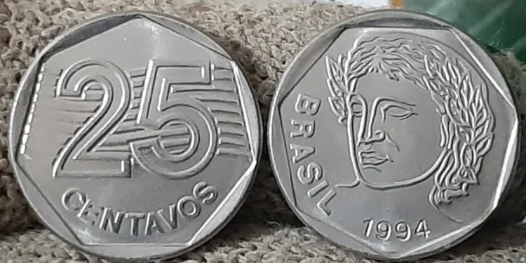 imagem da moeda de 25 centavos de 1994 com detalhe de cunhagem e rosto em relevo