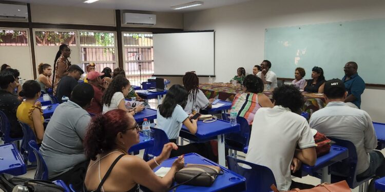 Saiu! Concurso com 2 mil vagas para professor na Paraíba promete salário de quase R$ 7 mil