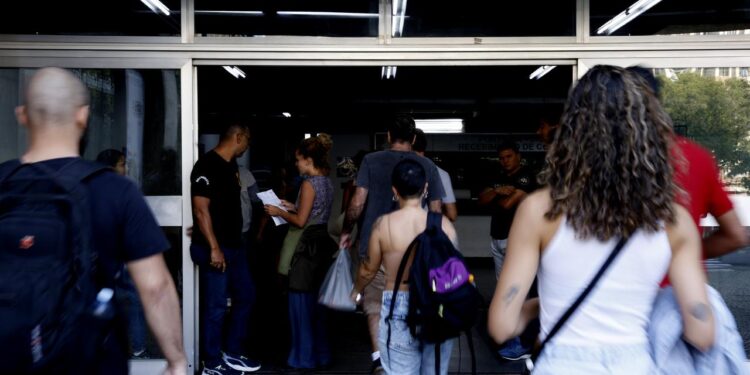 CNU 2025 anuncia 3.352 vagas em 35 órgãos federais; veja detalhes