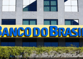 Imagem da fachada de uma agência do Banco do Brasil com o logo e nome visíveis, em contexto relacionado ao concurso Banco do Brasil 2025.