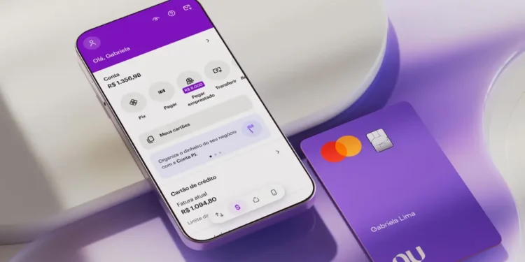Tela de aplicativo bancário Nu com informações da conta, saldo e cartão de crédito.