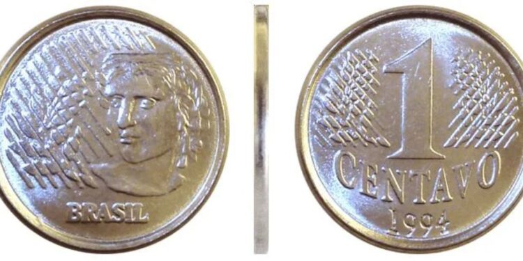 Moeda brasileira de 1 centavo do ano de 1994, com imagem frontal e traseira.