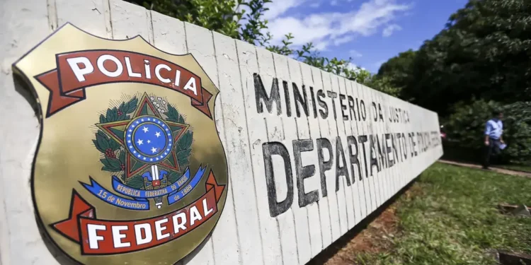Com a autorização para o preenchimento de novas vagas na Polícia Federal, a expectativa é de que as oportunidades abranjam diversas funções dentro da corporação.