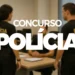 Policiais federais em ambiente administrativo durante processo seletivo