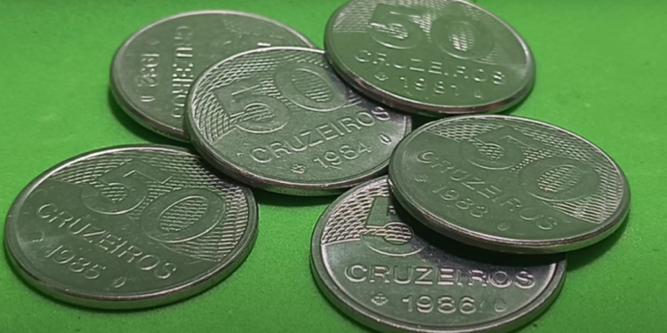 Conjunto de moedas de 50 cruzeiros dos anos 80, representando a série do Plano Piloto de Brasília