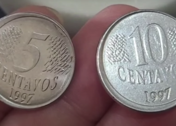 Moedas antigas de 5 e 10 centavos de 1997, com detalhes visíveis.