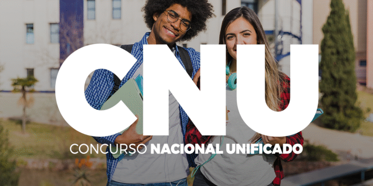 Jovens estudantes sorridentes segurando livros com o texto Concurso Nacional Unificado (CNU) em destaque, representando o cronograma preliminar divulgado pelo Ministério da Gestão e da Inovação.