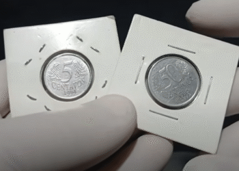 Moeda de 5 e 50 centavos com defeitos de cunhagem, itens raros e valiosos