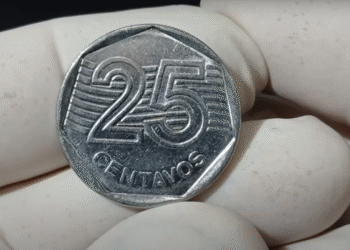 Moeda de 25 centavos com erro de cunhagem que pode alcançar valores de até R$ 5.000 no mercado.