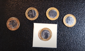 Moedas Comemorativas Que Juntas Valem R$ 2.800 Moedas comemorativas brasileiras de 1 real, incluindo as edições de 50 anos do Banco Central, 25 anos do Real e outras, com potencial de valorização.