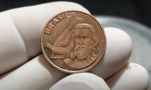 Moeda de 5 Centavos de Tiradentes Que Pode Valer R$ 500 Moeda de 5 centavos com a efígie de Tiradentes, emitida pelo Banco Central, com potencial de valorização.