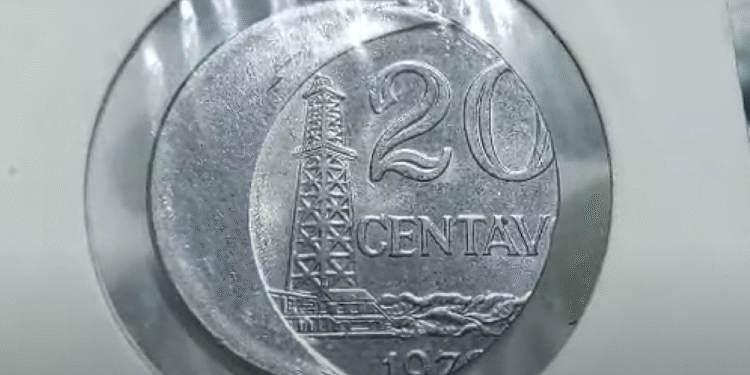 Moeda de 20 cruzeiros com erro de cunhagem conhecido como erro boné