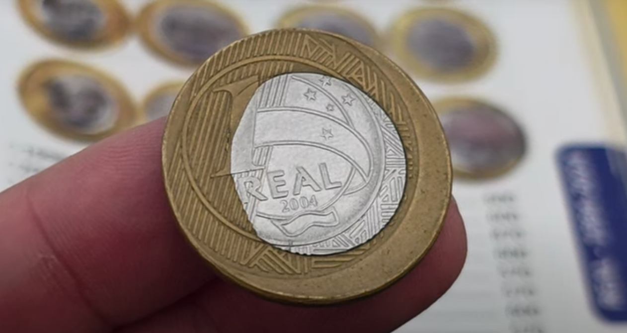 moeda de 1 real 2004 com defeito de núcleo deslocado moeda de 1 real de 2004 com núcleo deslocado e erro de cunhagem raro
