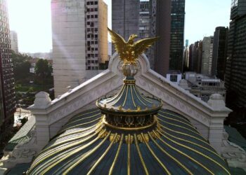 Concurso volta após 12 anos e chama atenção pelos altos salários no Theatro Municipal do Rio; confira