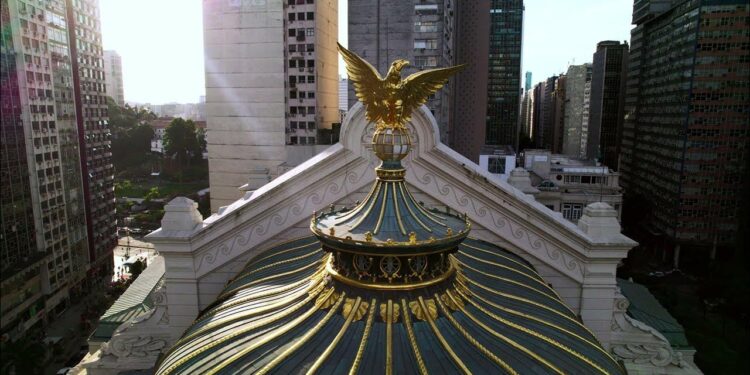 Concurso volta após 12 anos e chama atenção pelos altos salários no Theatro Municipal do Rio; confira