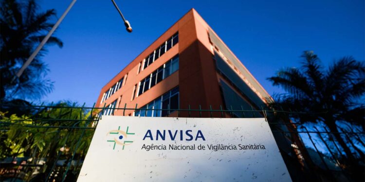 Vai e volta: Anvisa decide voltar a suspender venda de creme dental da Colgate; confira