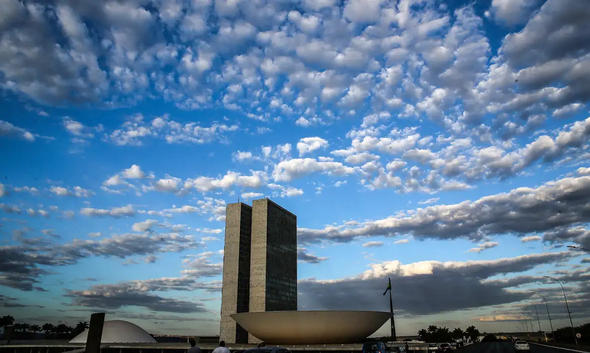 Salário de R$ 15 mil com só o ensino médio? Concurso do TCU surpreende e abre 60 vagas