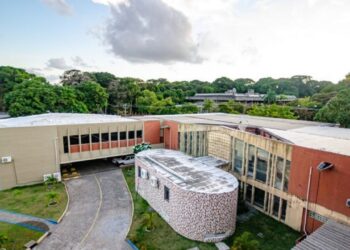 Salários de R$ 4 mil e vagas na Medicina: UFPB abre seleção relâmpago para professores substitutos