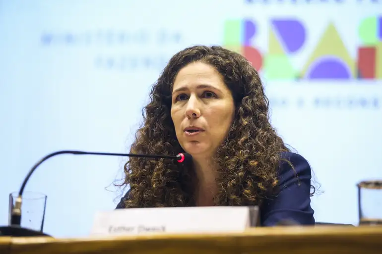 Fim da estabilidade? Supersalários na mira? Reforma Administrativa volta à pauta; veja como tema afeta concursos Fim da estabilidade? Supersalários na mira? Reforma Administrativa volta à pauta; veja como tema afeta concursos