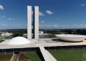 Fim da estabilidade? Supersalários na mira? Reforma Administrativa volta à pauta; veja como tema afeta concursos