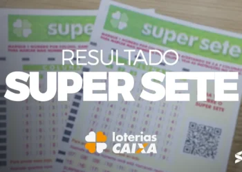 Bilhetes do SUPER SETE sobre uma superfície com destaque para o sorteio do concurso 689