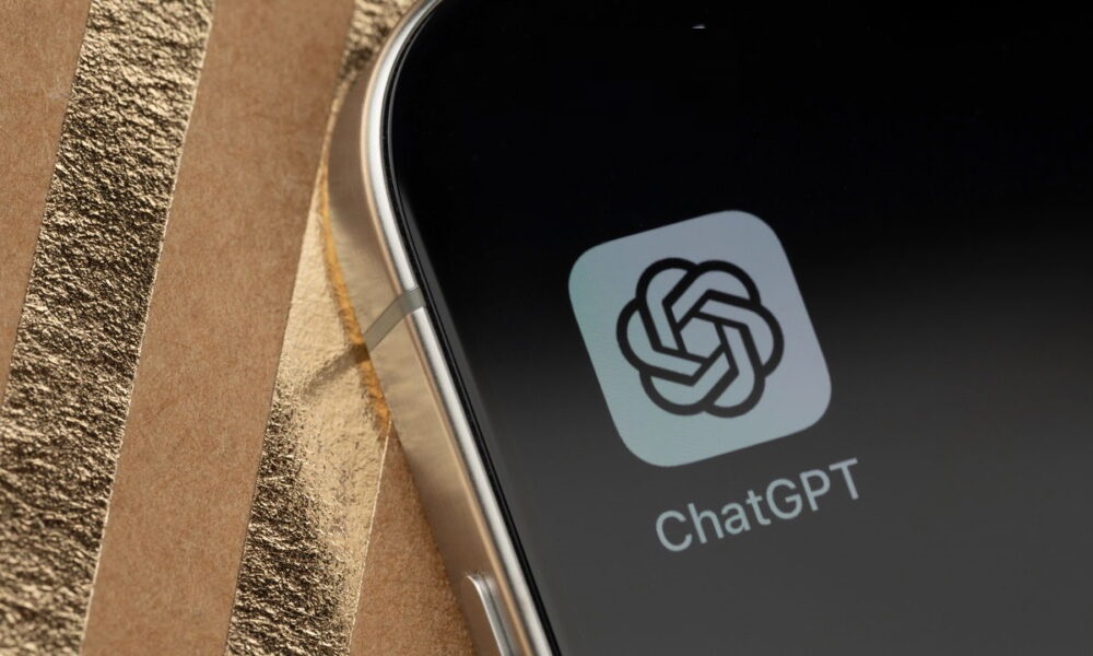 Logo do ChatGPT na tela inicial do smartphone.