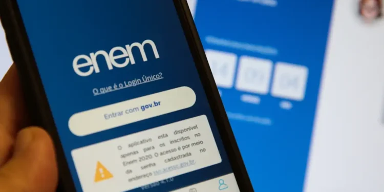 Tela de celular exibindo o aplicativo oficial do Enem para login