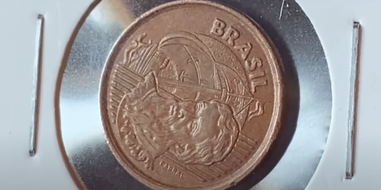 Moeda de 1 centavo 1999 com erro de reverso horizontal pode valer R$ 300 Moeda de 1 centavo de 1999 com erro de cunhagem de reverso horizontal