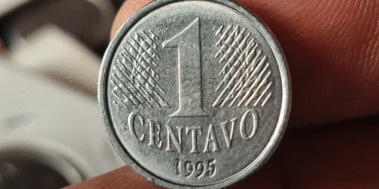 Moeda de 1 centavo de 1995 com possível erro de reverso invertido
