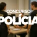 Policiais federais participando de uma reunião em ambiente profissional.