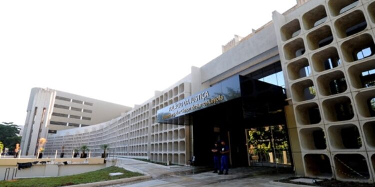 Saiu a autorização! Novo concurso do TJ GO promete salários acima de R$ 10 mil; veja quem pode participar