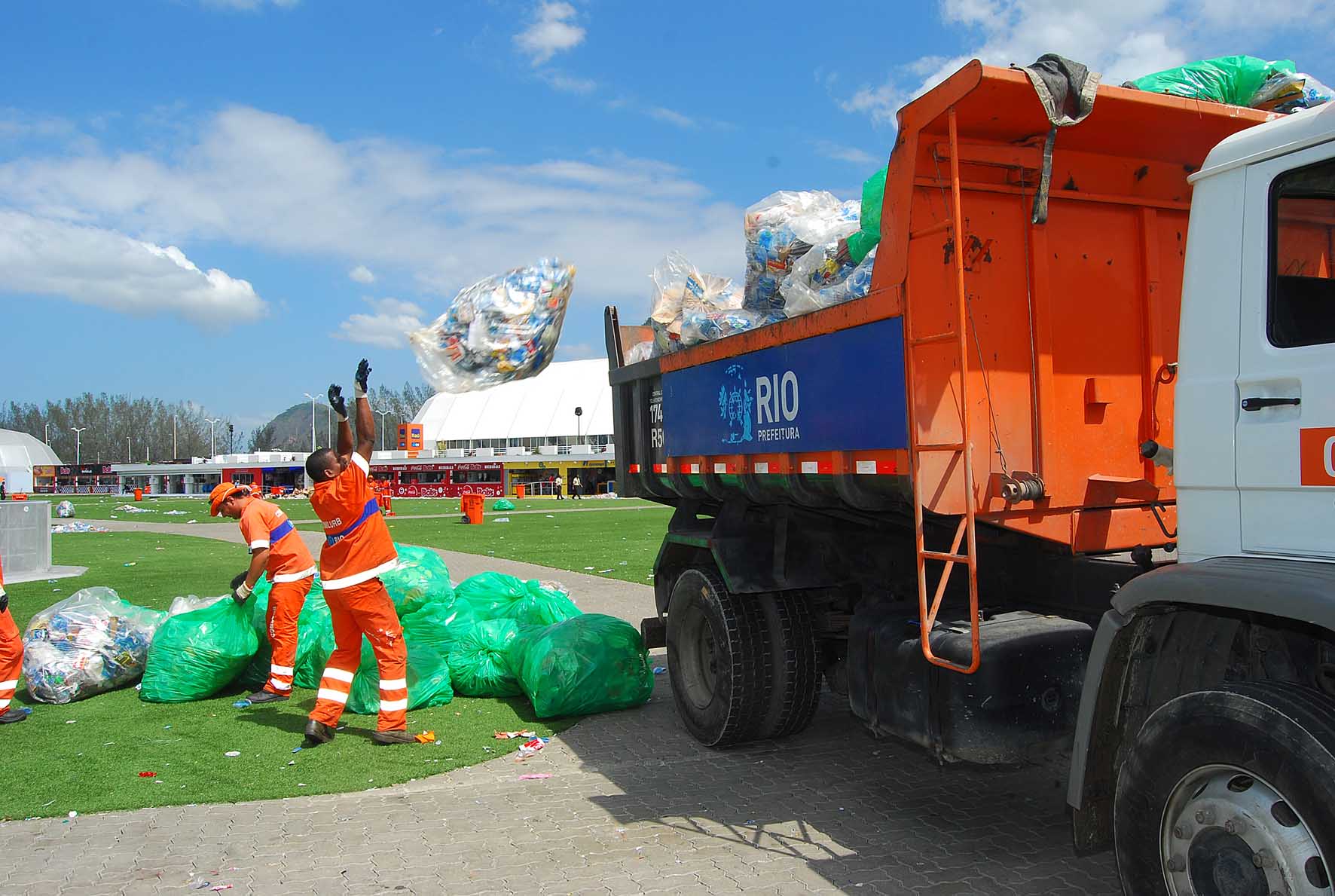 Acabou a espera: Comlurb publica lista com os 600 classificados para vaga de gari Acabou a espera: Comlurb publica lista com os 600 classificados para vaga de gari