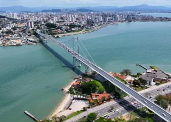 Novo concurso: cidade vizinha de Florianópolis vai pagar até R$ 16 mil na saúde; como se inscrever