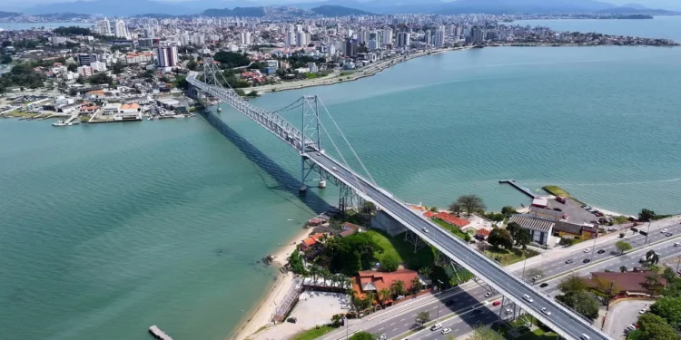 Novo concurso: cidade vizinha de Florianópolis vai pagar até R$ 16 mil na saúde; como se inscrever