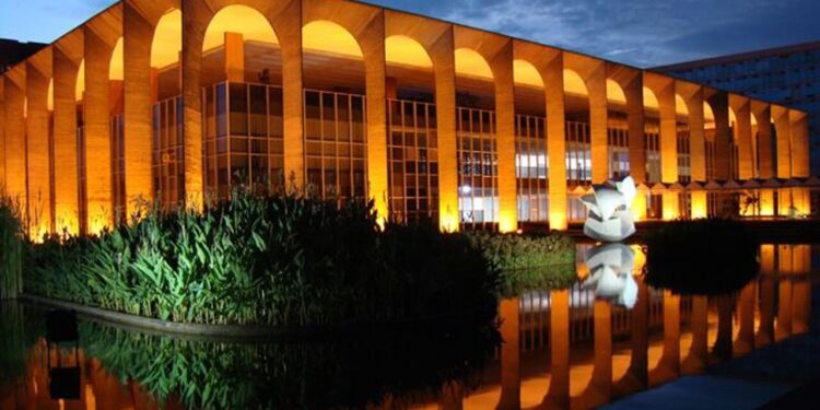 Reta final do concurso dos R$ 22 mil: inscrições para carreira de diplomata acabam HOJE (4/06)