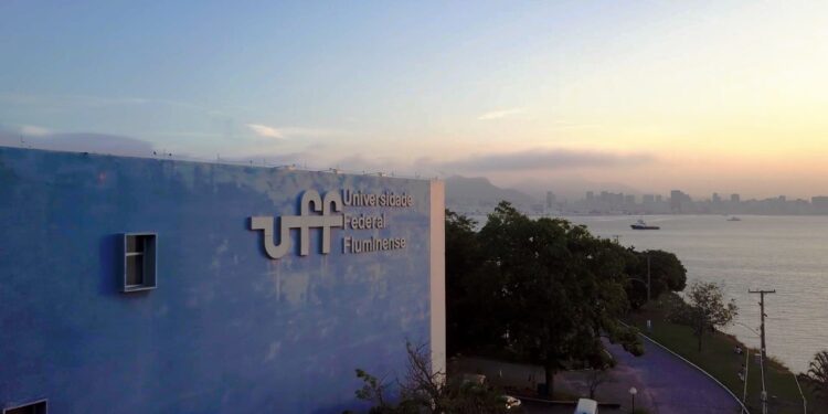 UFF abre corrida por salários de até R$ 6 mil: saiba como garantir sua vaga no novo concurso