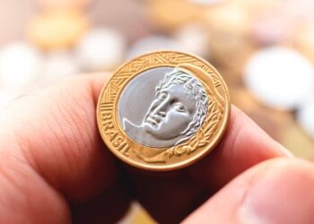 Esta moeda parece comum... até você notar esse detalhe que vale R$ 1 mil