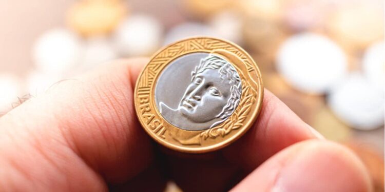 Esta moeda parece comum... até você notar esse detalhe que vale R$ 1 mil