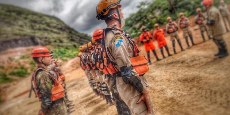 Concurso dos Bombeiros do RJ vai explodir em inscrições: edital com salários de até R$ 5,2 mil vai sair