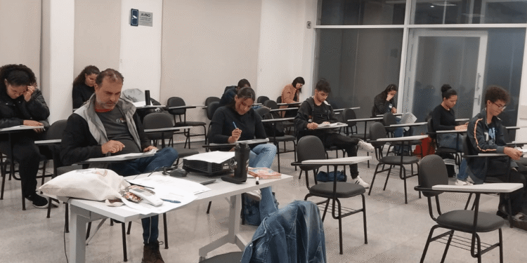 Unesp anuncia concurso relâmpago para professor de Psicologia Clínica: salário de até R$ 3,3 mil