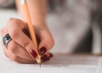 Governo federal reserva 8% das contratações públicas para mulheres vítimas de violência