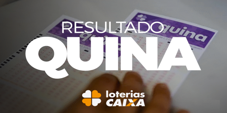 Bilhete da Quina sendo conferido com destaque para o resultado das Loterias Caixa