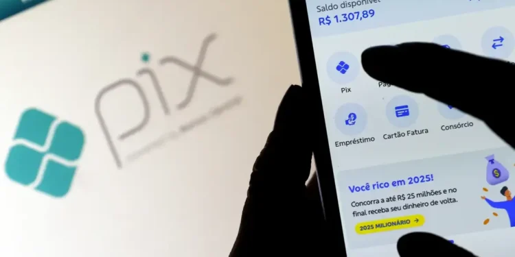 Tela de saldo Pix e recursos financeiros no smartphone, destacando saldo disponível